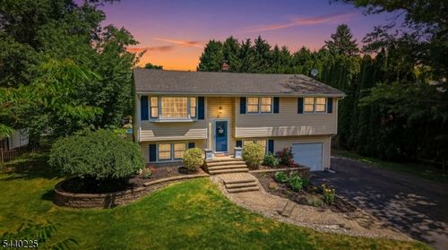 11 Hillside Dr, Clinton, NJ, 08809-1244 | Card Image