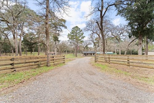 533 Pine Canyon Dr, Smithville, TX, 78957-2250 | Card Image