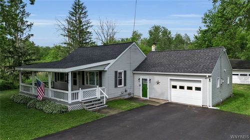 8752 Donahue Rd, Batavia, NY, 14020-9520 | Card Image