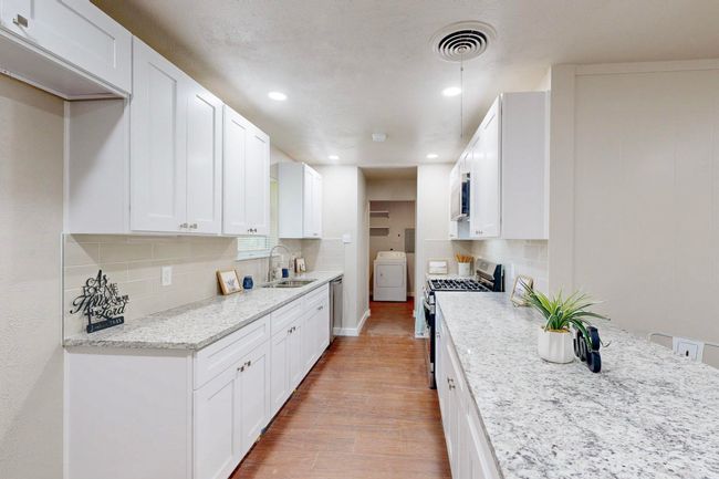128 Se Gardens Blvd, House other with 3 bedrooms, 2 bathrooms and null parking in Burleson TX | Image 18
