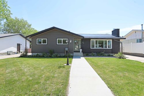 120 Ingram Park Dr E, Brooks, AB, T1R0J9 | Card Image