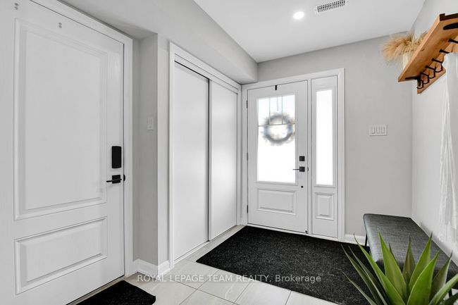 908 Lixnaw Crt, House attached with 2 bedrooms, 2 bathrooms and 2 parking in Nepean ON | Image 6