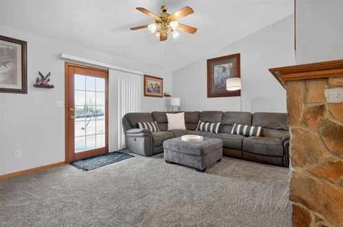3905 Memory Ln, Waterloo, IA, 50701 | Card Image