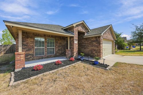 9208 Arlene Dr, White Settlement, TX, 76108-7056 | Card Image