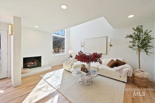 459 S Walnut St, Boise, ID, 83712-8350 | Card Image