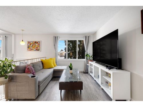 107 Warwick Rd Nw, Edmonton, AB, T5X4P7 | Card Image