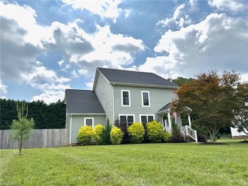 607 Honeysuckle Rdg, Asheboro, NC, 27205-8265 | Card Image