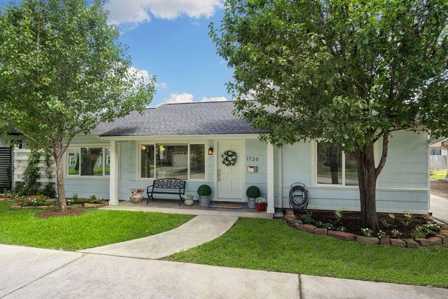 If you are looking for charming, centrally-located home that is easy to maintain and conveniently-designed, look no further! | Image 29