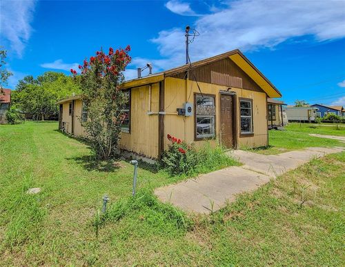 608 S Benavides St, Port Lavaca, TX, 77979-4118 | Card Image