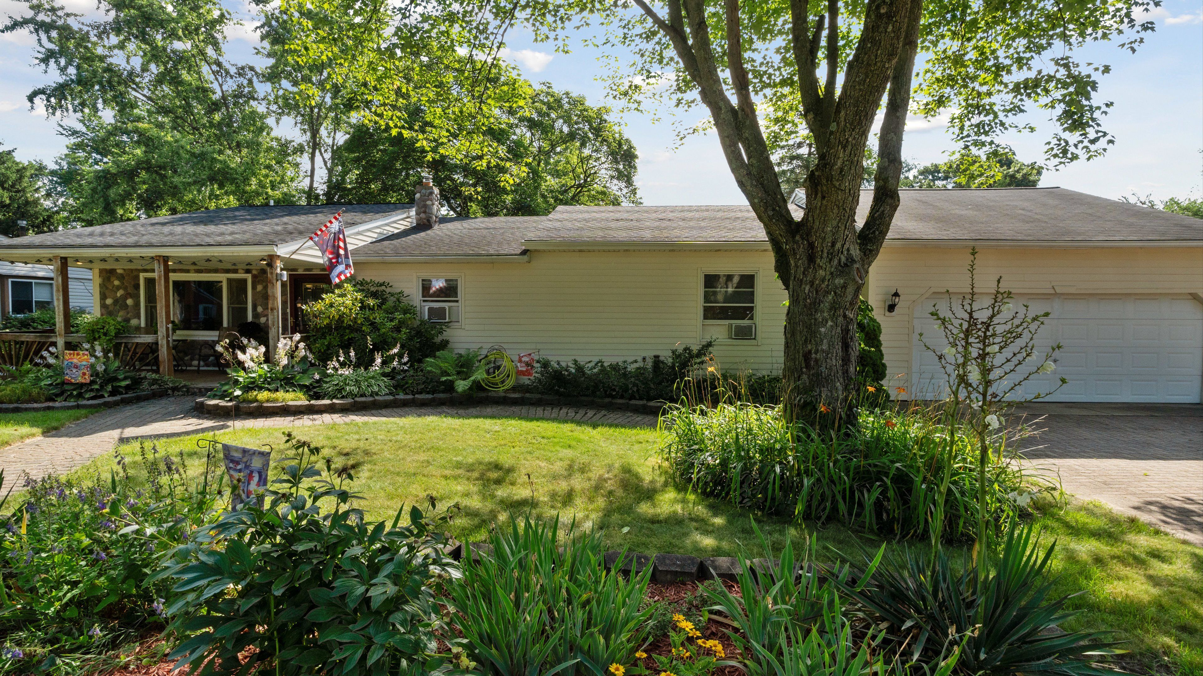 Flamingo , Wixom, MI 48393