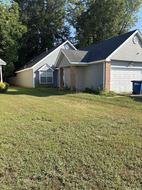 152 Anna Ln, West Memphis, AR, 72301-6243 | Card Image