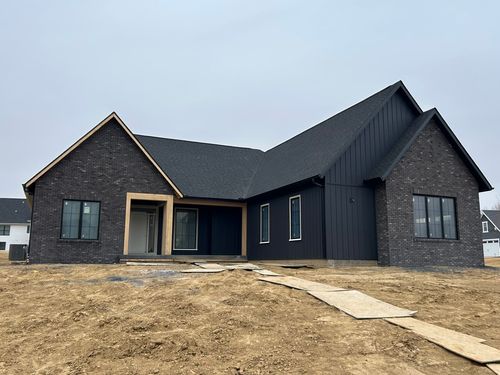 4790 Woodland Dr, Bettendorf, IA, 52722-1515 | Card Image