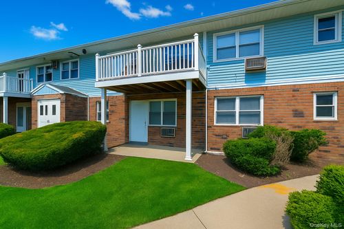apt-101-5 Hemlock Dr, Bay Shore, NY, 11706-2919 | Card Image