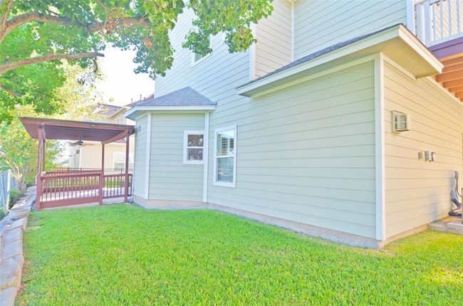 Fenced yard | Image 31