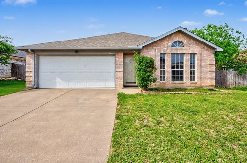 945 Tennessee Trl, Arlington, TX, 76017-6470 | Card Image