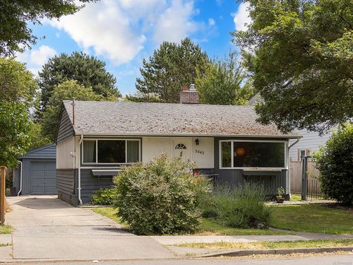 2643 Victor St, Victoria, BC, V8R4E3 | Card Image