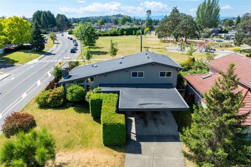 4070 Larchwood Dr, Saanich, BC, V8N6H7 | Card Image
