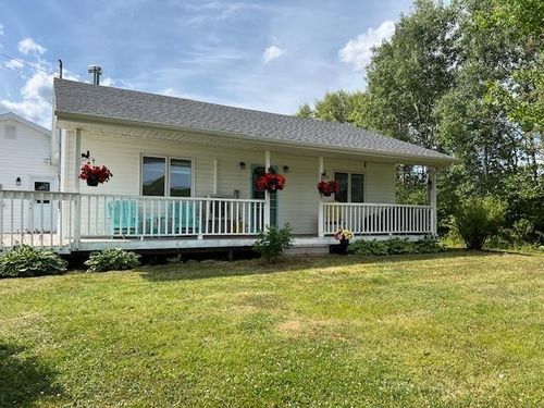 1064 Highway 2, Hilden, NS, B0N1C0 | Card Image