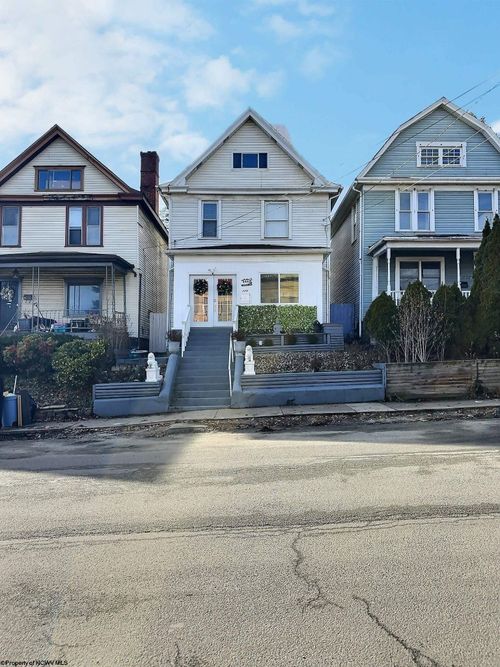 229 W Berkeley St, Uniontown, PA, 15401-5502 | Card Image