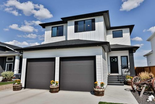 4241 60 Ave, Taber, AB, T1G0G2 | Card Image