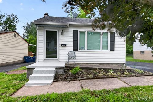 11038 Gertrude Ave, Saint Ann, MO, 63074-2123 | Card Image