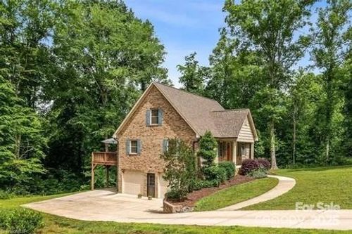 845 Montgomery Ct, Walnut Cove, NC, 27052-6878 | Card Image