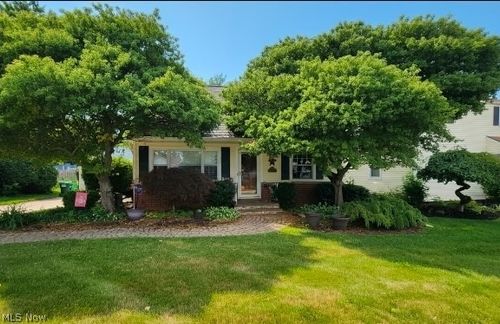 2182 Buena Vista Dr, Wickliffe, OH, 44092-2005 | Card Image