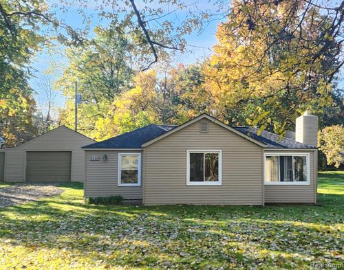 1110 Ferguson St, Lake Orion, MI, 48362-1923 | Card Image