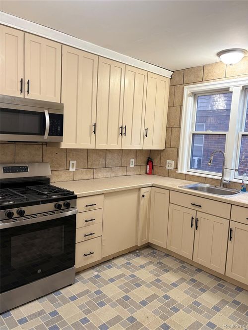 17354 Warrington Dr, Detroit, MI, 48221-2767 | Card Image