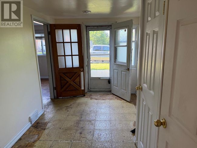 9 Blake St E, House other with 2 bedrooms, 2 bathrooms and 2 parking in Goderich ON | Image 9