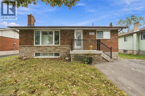 lower-1052 Fennell Avenue E, Hamilton, ON, L8T1R6 | Card Image