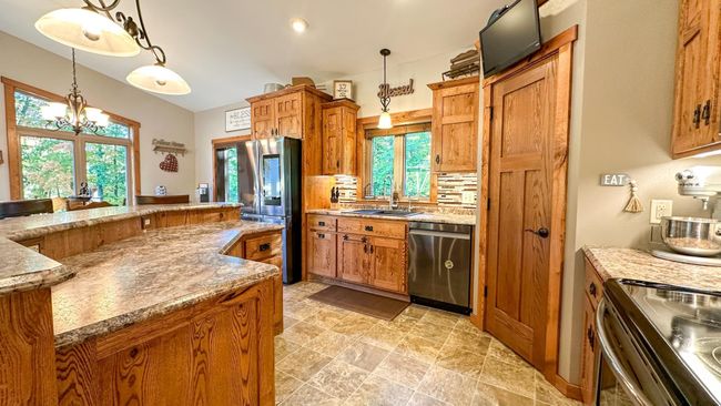 Kitchen Island | Image 13