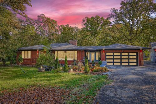 658 Galahad Rd N, Hudson, WI, 54016-1040 | Card Image