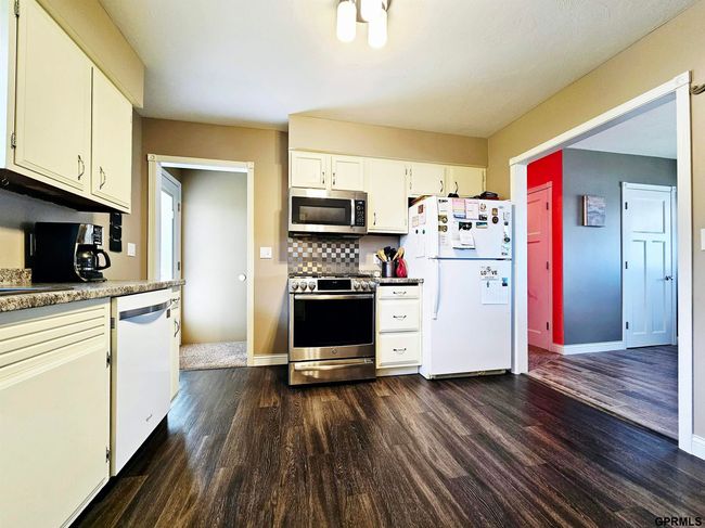 108 W Ridge St, House other with 4 bedrooms, 2 bathrooms and 1 parking in Sutton NE | Image 5