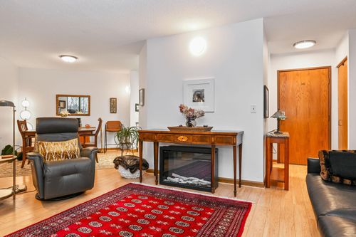 apt-406-1425 W 28th St, Minneapolis, MN, 55408-1979 | Card Image
