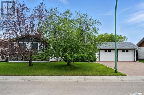 65 Howard Cres, Lanigan, SK, S0K | Card Image