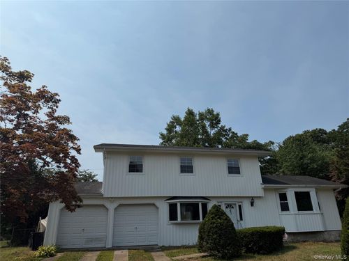 2 Valley Forge Drive, Babylon, NY, 11798 | Card Image