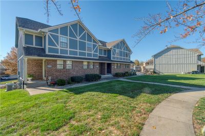 7029 Nw Fisk Court, Townhouse with 2 bedrooms, 2 bathrooms and null parking in Kansas City MO | Image 3