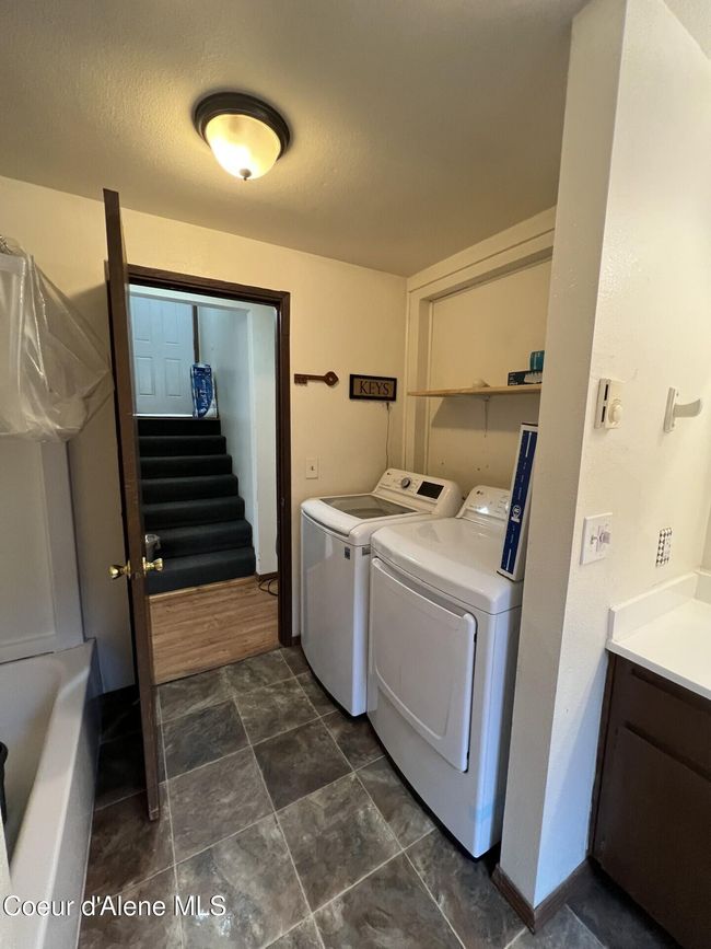 Basement bathroom/laundry | Image 23