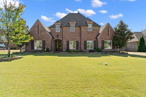 4454 Chestnut Hill Dr, Collierville, TN, 38017-1237 | Card Image