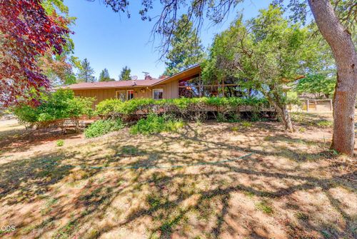 502 Vista Park Drive, Eagle Point, OR, 97524 | Card Image