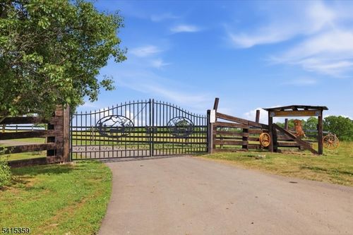 72 Pond Ln, Milford, NJ, 08848-1024 | Card Image