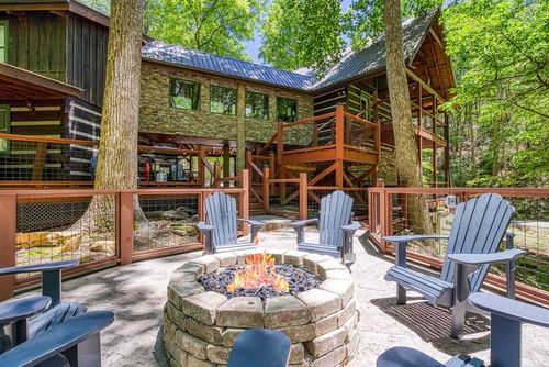 2440 Paradise Falls Way, Sevierville, TN, 37862-8697 | Card Image