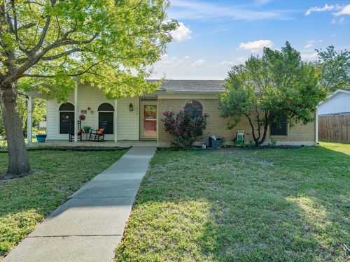 216 Ne Cindy Ln, Burleson, TX, 76028-2602 | Card Image