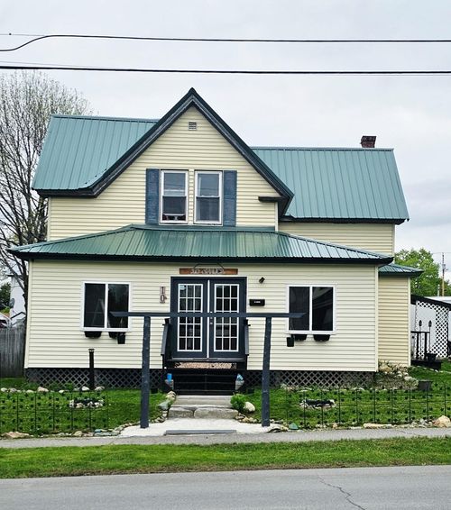 10 Spruce Street, East Millinocket, ME, 04430 | Card Image