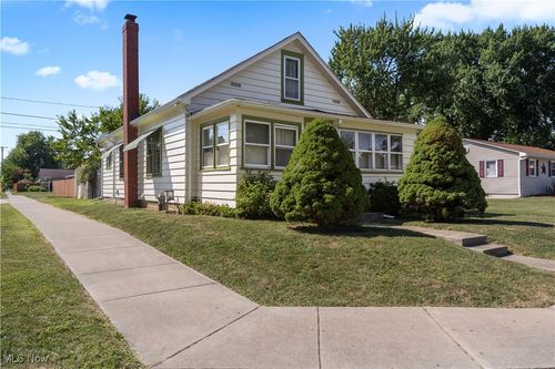 788 Roberts St, Sheffield Lake, OH, 44054-1035 | Card Image