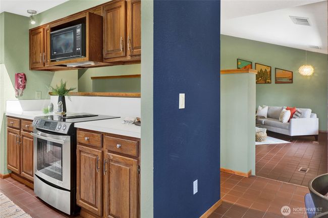 1106 Kenoyer Dr, House other with 3 bedrooms, 2 bathrooms and 1 parking in Bellingham WA | Image 9