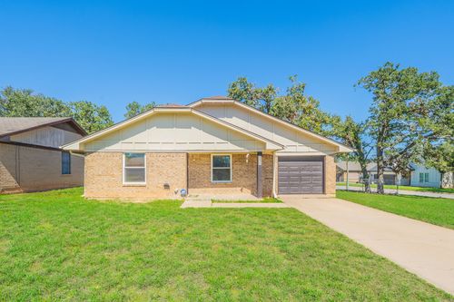5211 Laurie Dr, Mineral Wells, TX, 76067-8806 | Card Image
