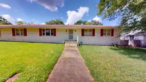 210 Porter St, Senatobia, MS, 38668-1924 | Card Image