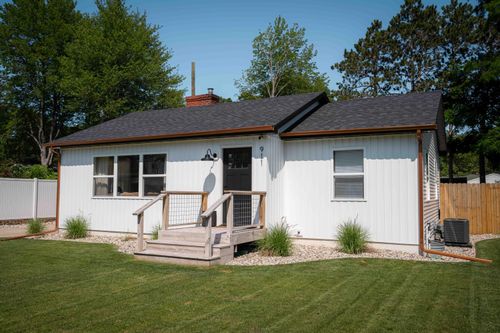 911 S Division St, Whitehall, MI, 49461-1527 | Card Image